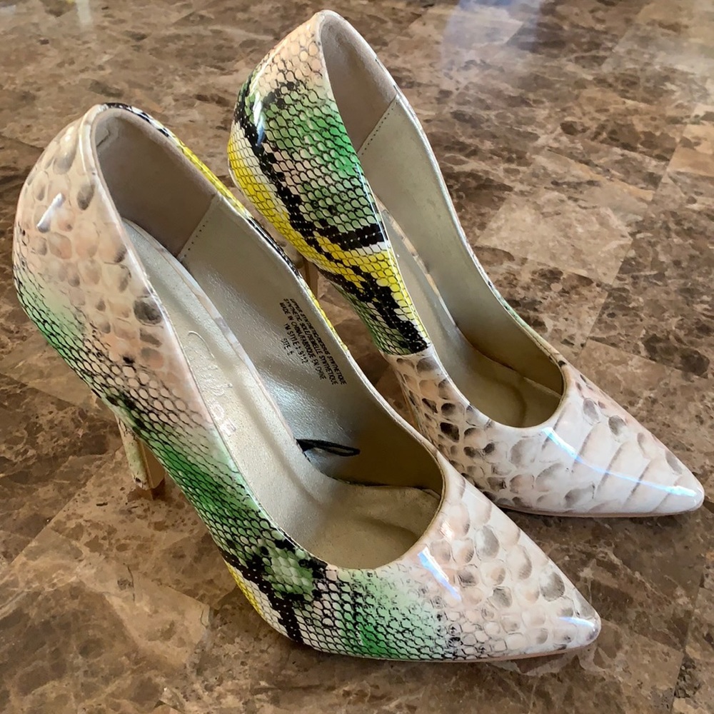 Club Couture pumps, size 6 GUC!
